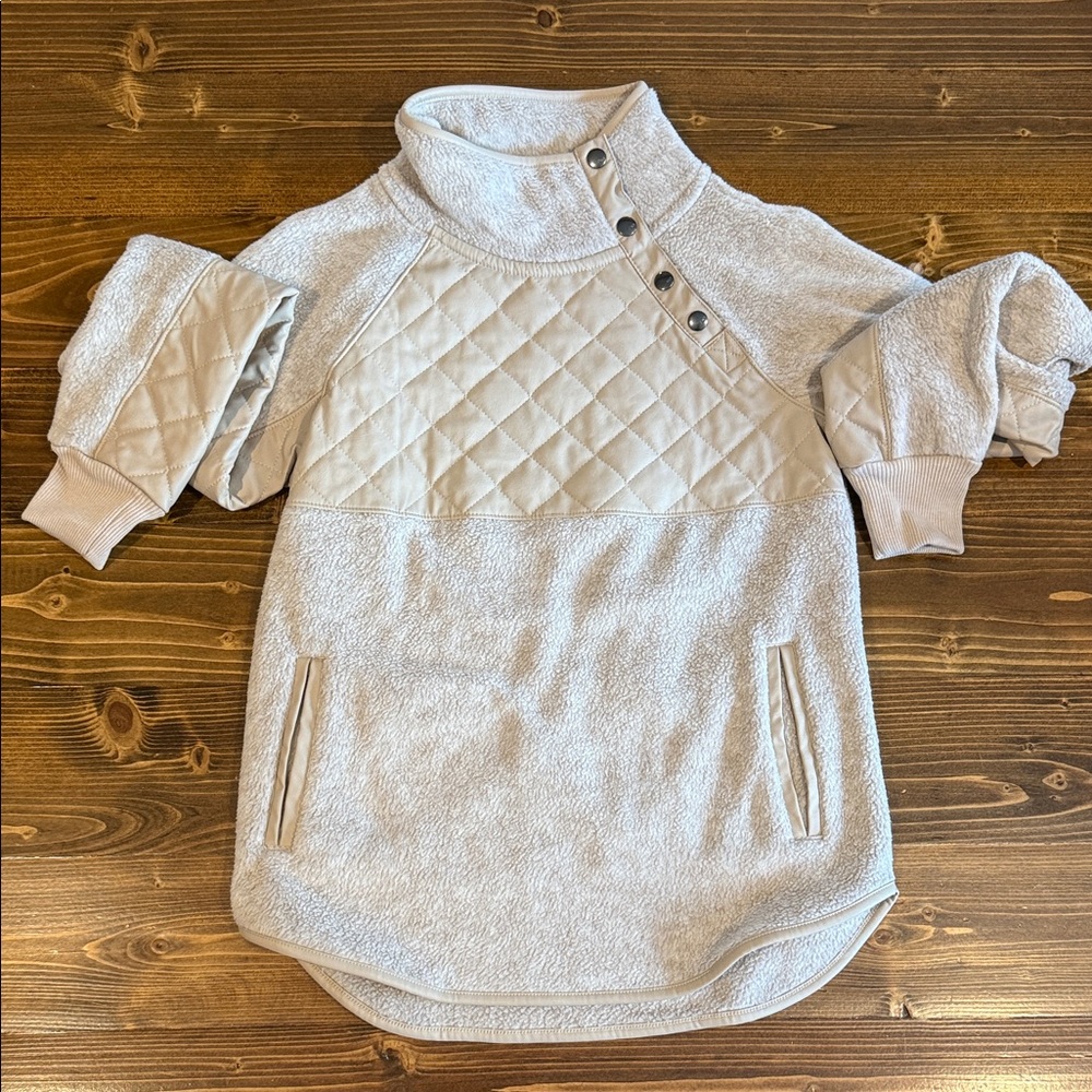 NWT Abercrombie & Fitch Pullover